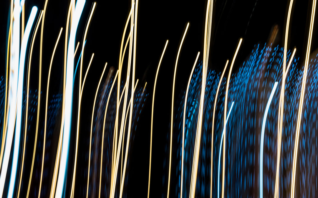 De geschiedenis van glasvezel: van lichtstraal tot digitale snelweg